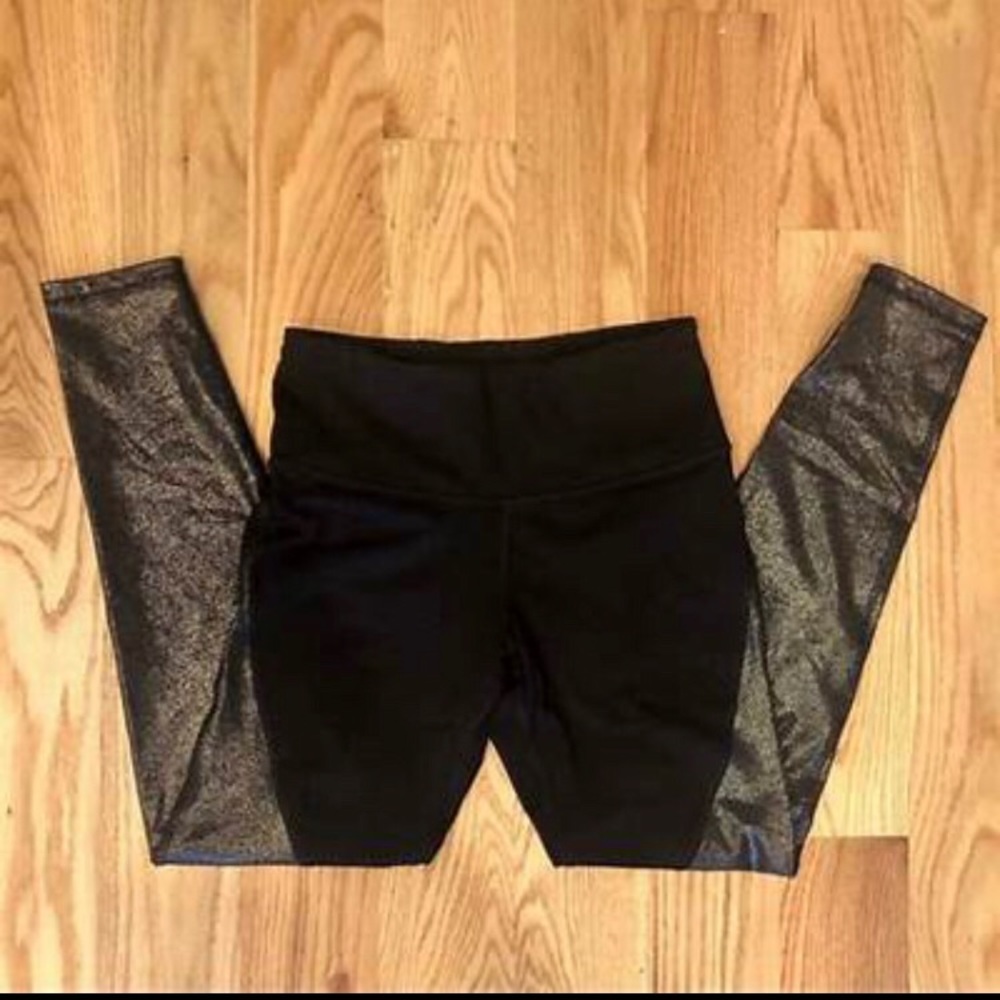 Active by Old Navy Black and Metallic Gold Leggings Full Length Size M